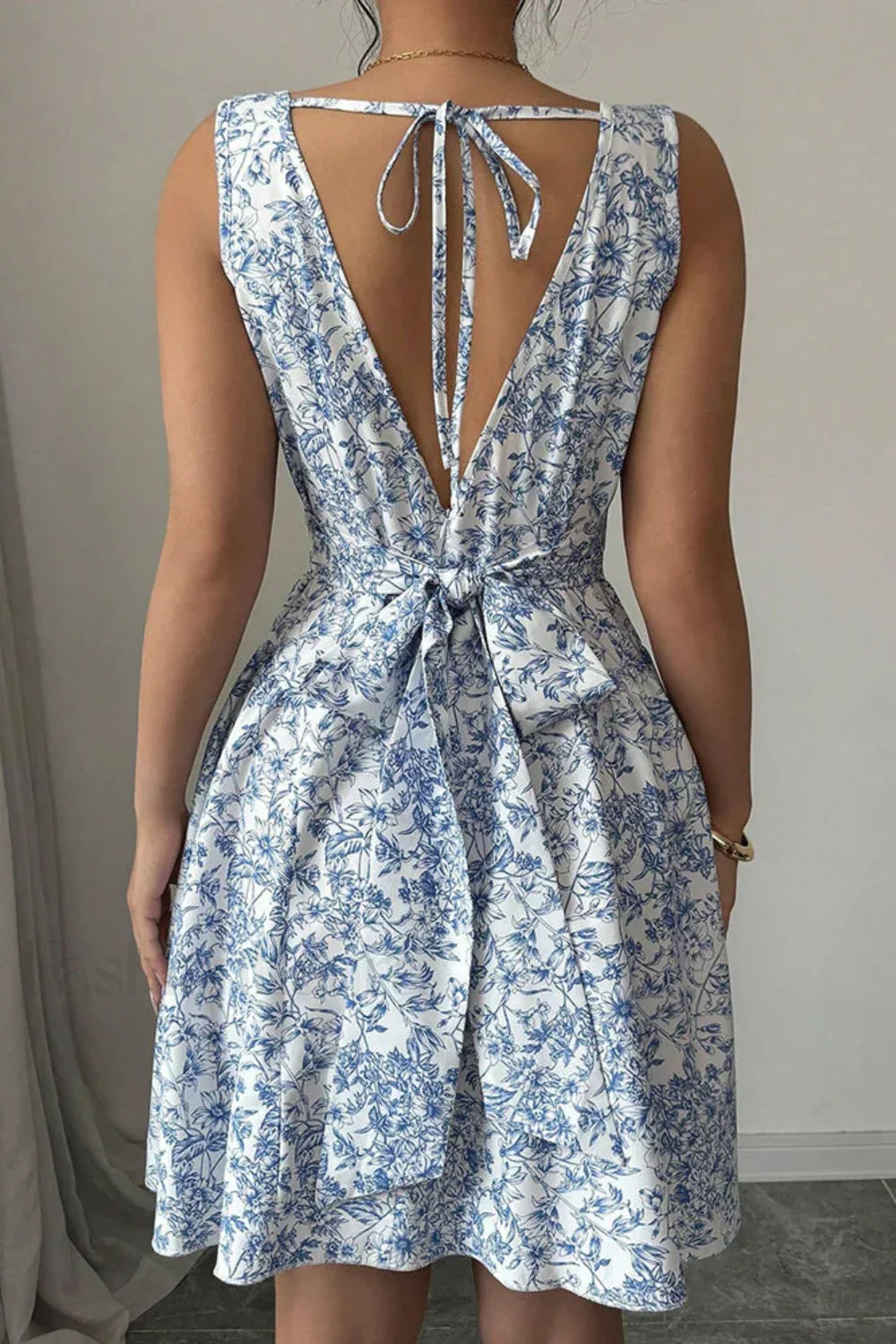 Elegant Floral Backless Design Floral Dress - Image 2
