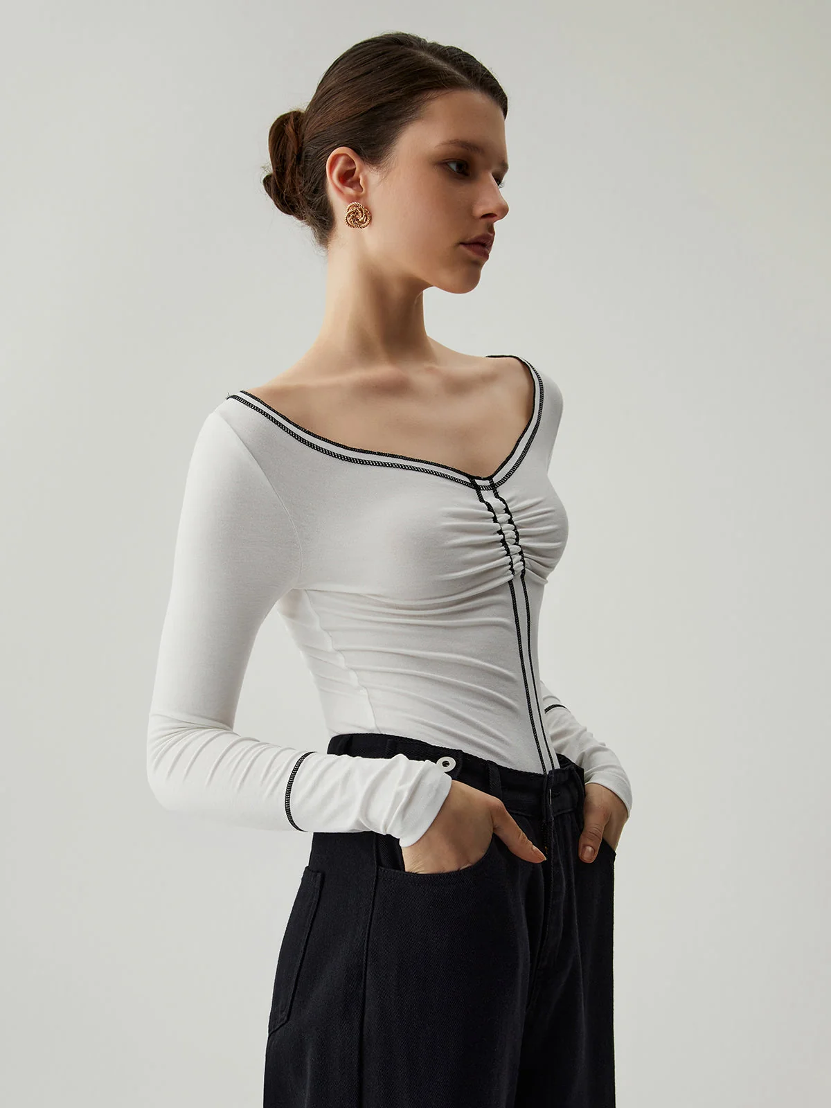 Slinky Boat Neck Trendy Contrast Trim Top - Image 15