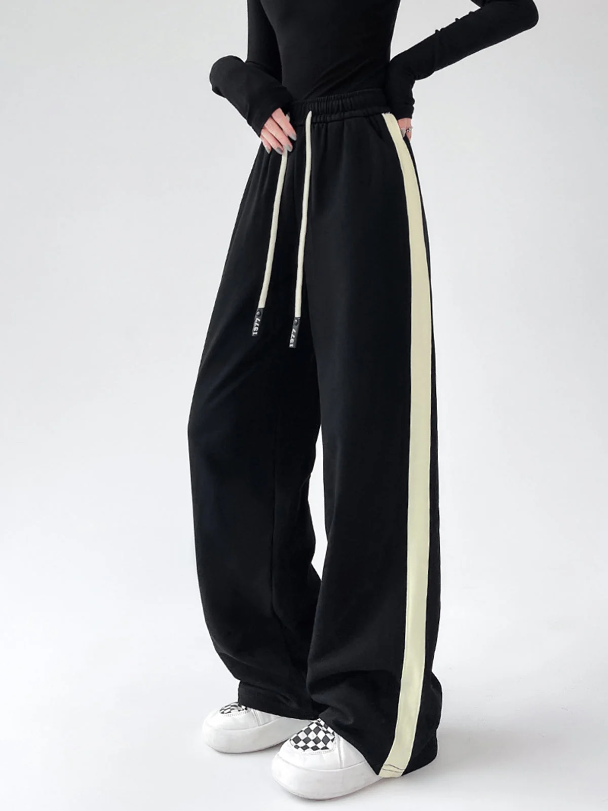 Drawstring Contrast Trim Trendy Wide Leg Sweatpants - Image 13