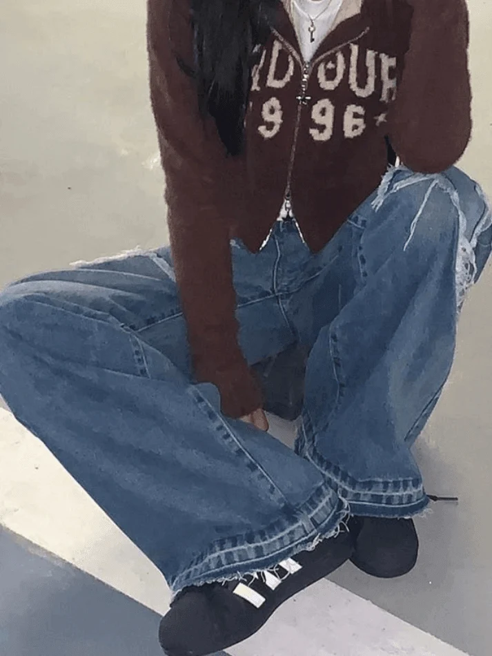 Star Patch Distressed Blue Boyfriend Jeans - Image 9