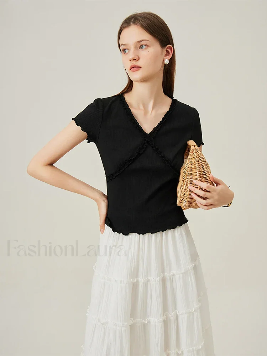 V-Neck Slim Lace Patchwork Knit T-Shirt - Image 2